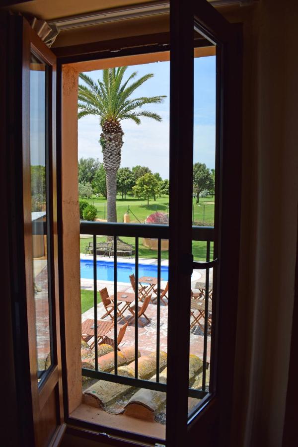 Habitación Triple con vistas a la piscina