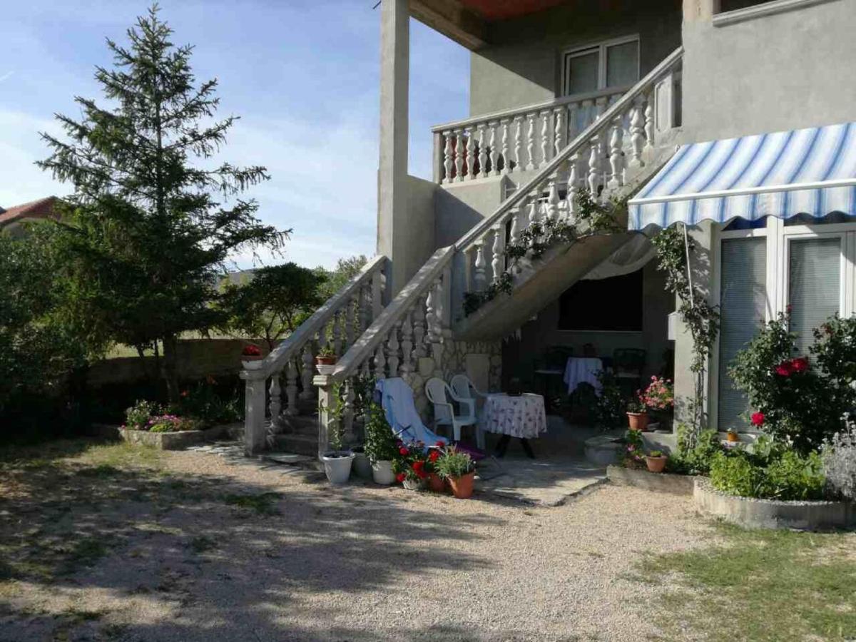 Apartments Mira - Bed and Breakfast Jadrtovac