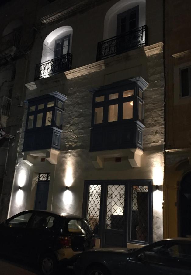 Backstage Boutique Music Themed Townhouse - Bed and Breakfast