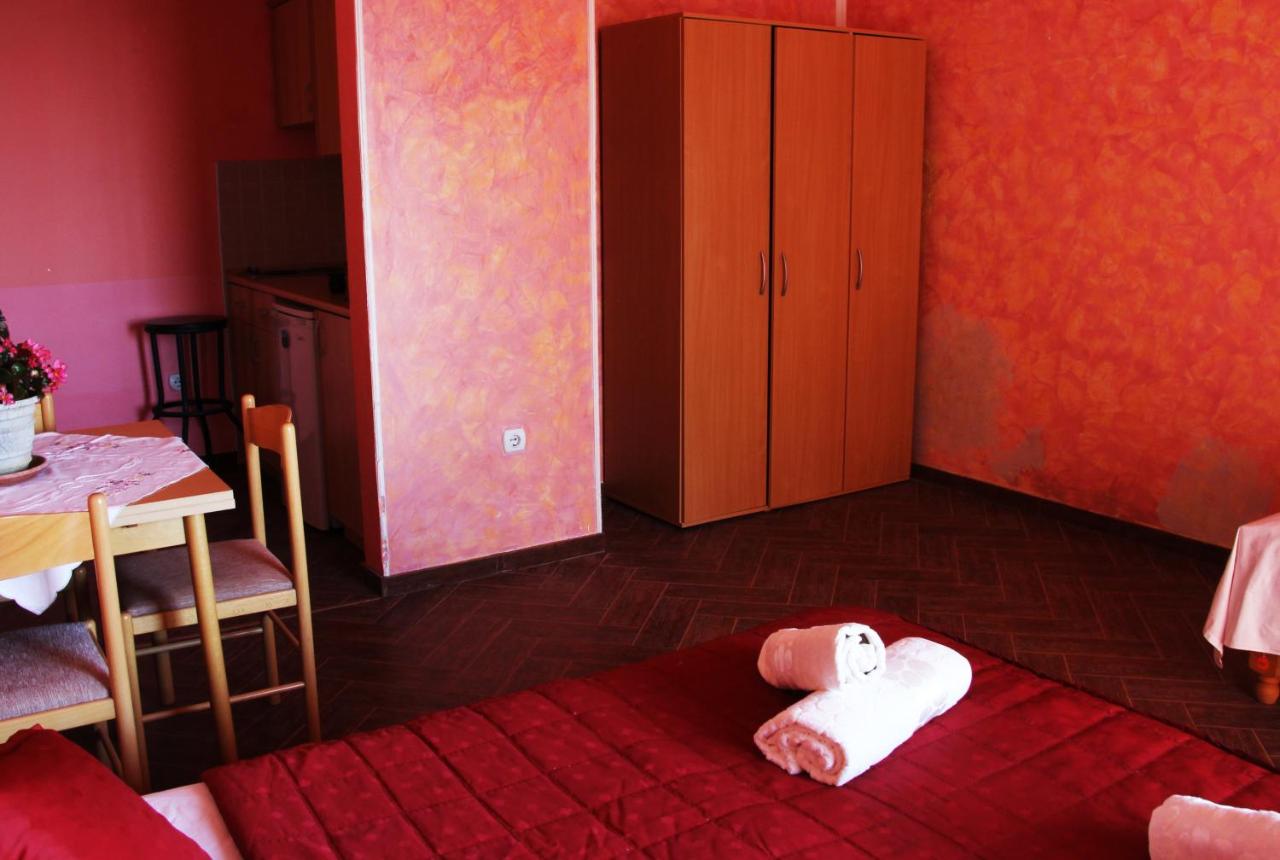 One-Bedroom Apartment with Balcony (4 Adults)
