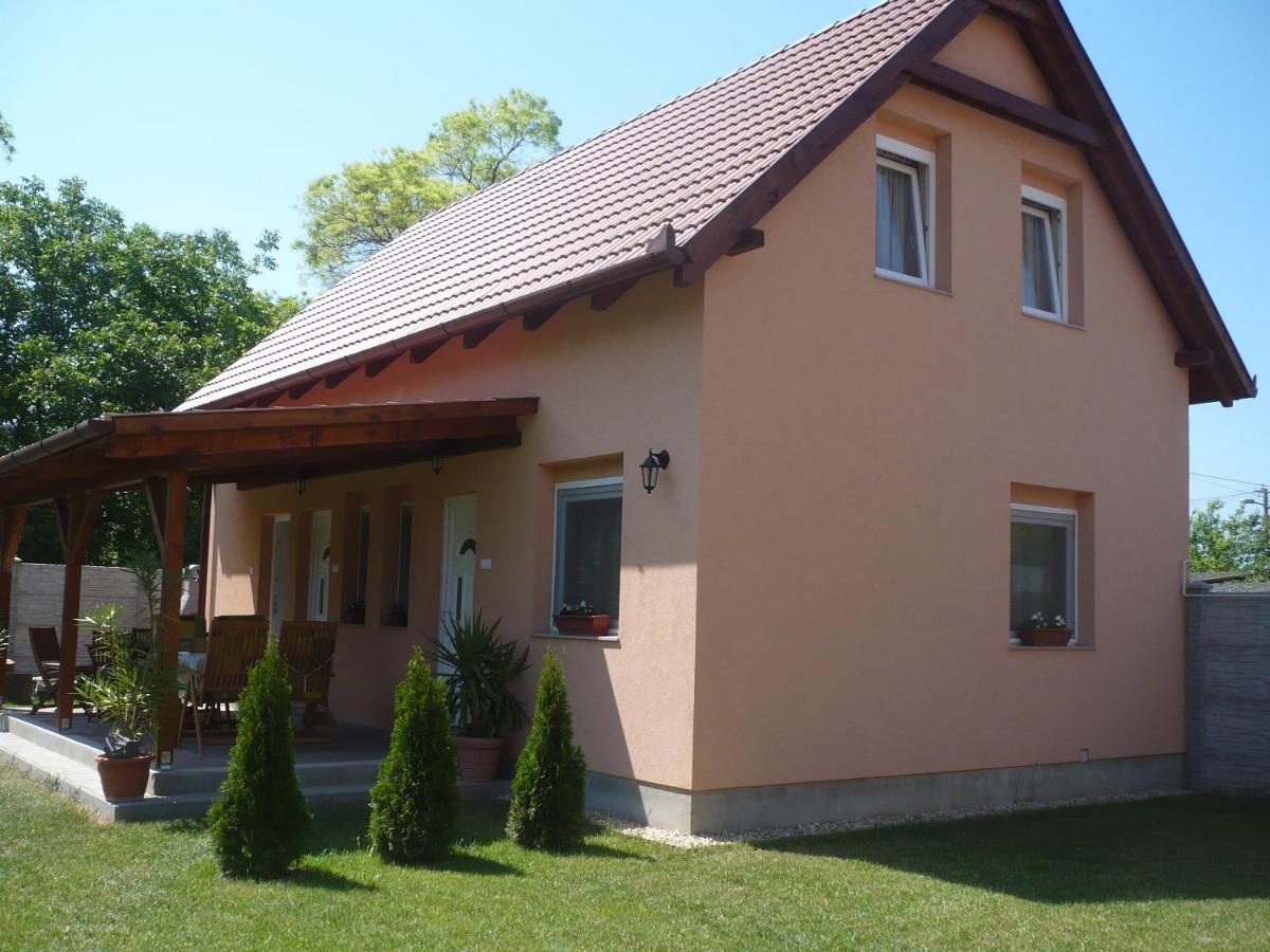 Eszter apartmanház - B&B Hajdúszoboszló
