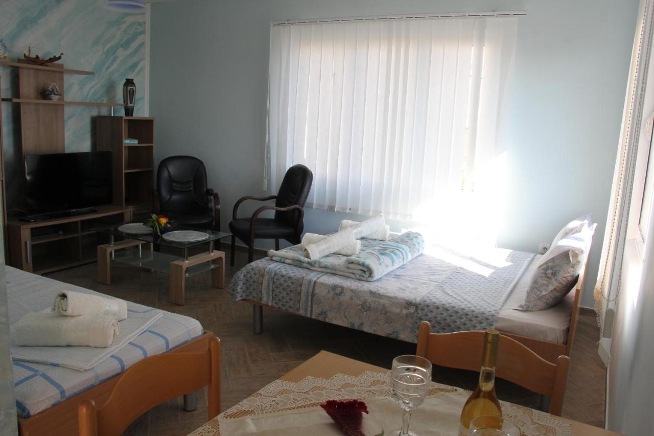 One-Bedroom Apartment with Balcony and Sea View (3 Adults)
