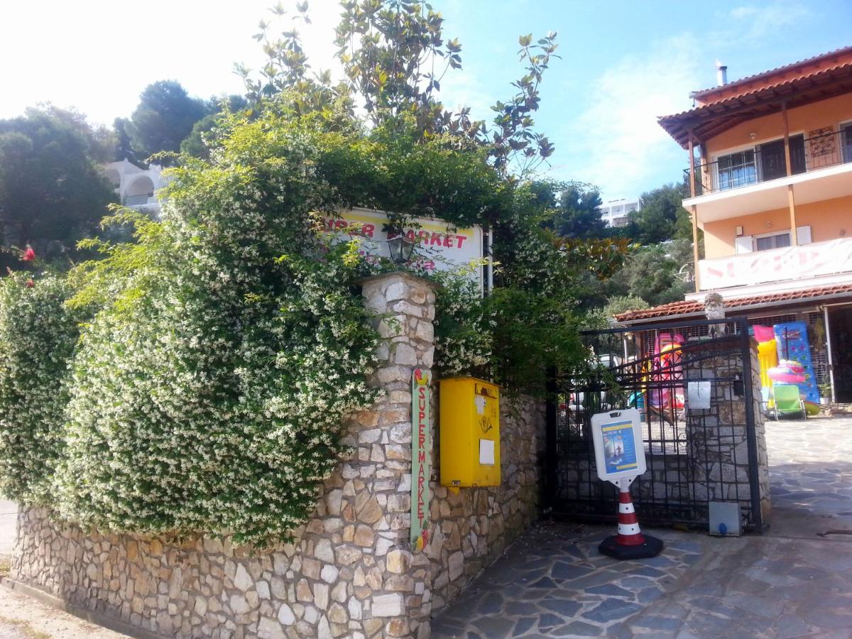 Tzaneria Apartments Skiathos - Bed and Breakfast