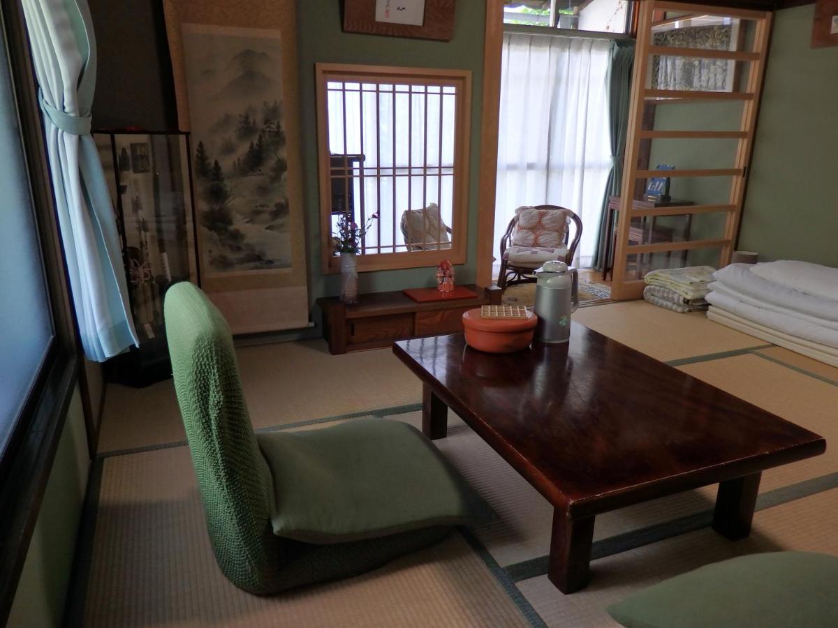 Driepersoonskamer in Japanse Stijl met Gedeelde Badkamer