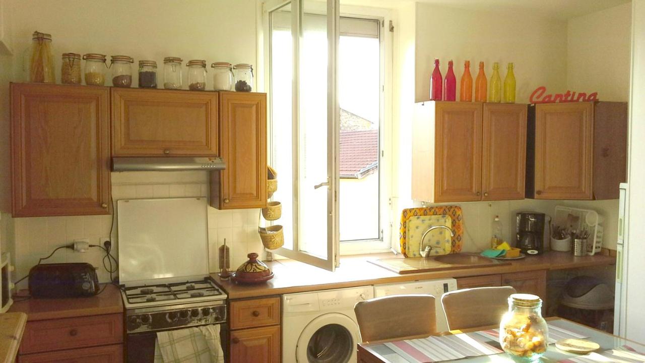T3 55m2 & Garage, proche Saône, et 5 min Vieux Lyon via Metro D - Chambres d'hôtes Lyon