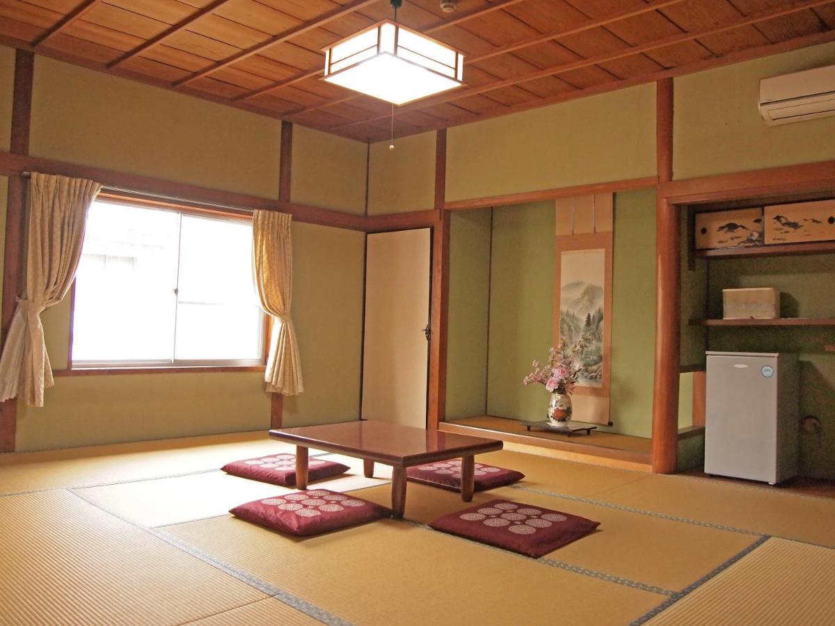 Japanese-Style Family Room