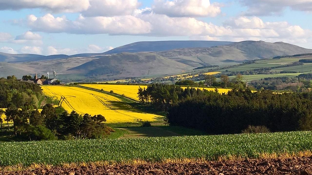 Hay Farm House - Ferienwohnung Ford