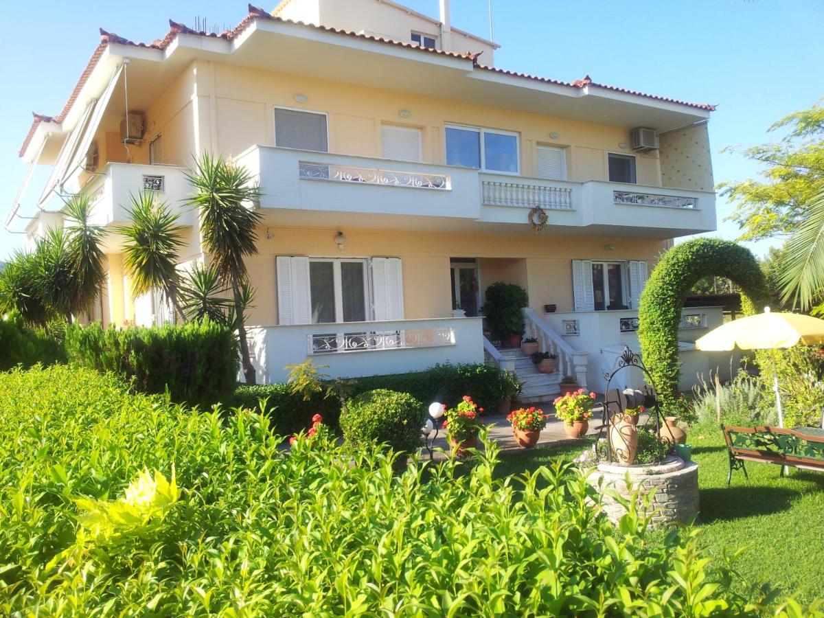 Finikes Studios - B&B