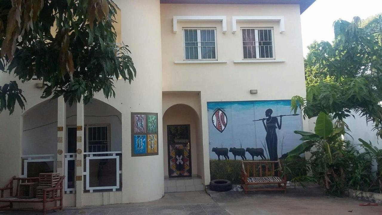 Sarawally Guesthouse - B&B