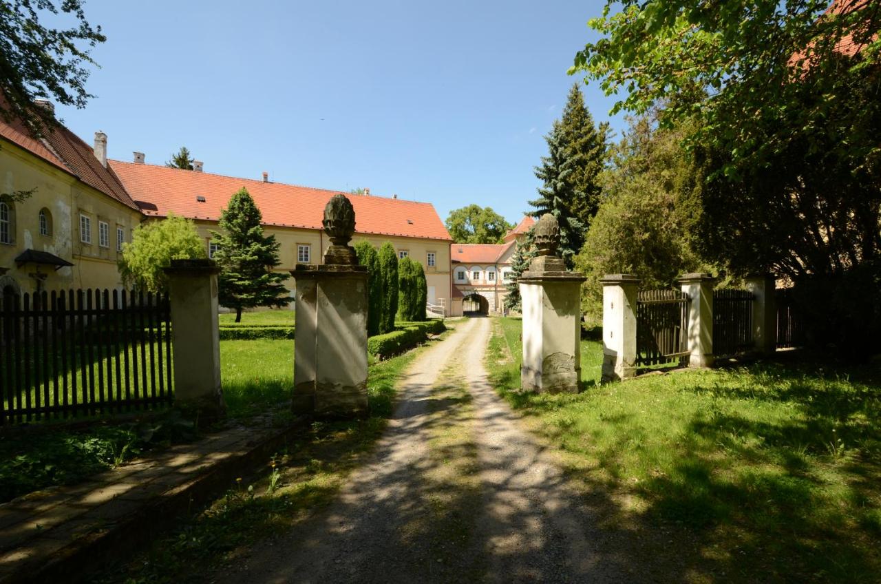 Zámek Račice