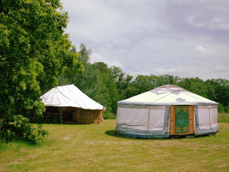 Yourte d'Aiguevives - B&B