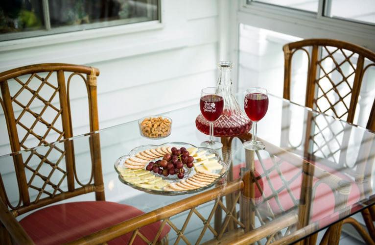 Anne's White Columns Inn - B&B