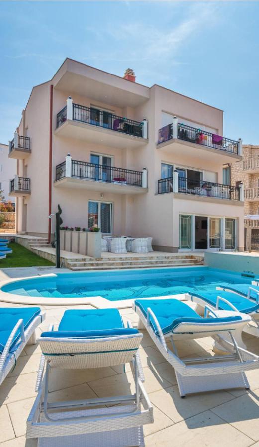 Villa De Luxe - Bed and Breakfast