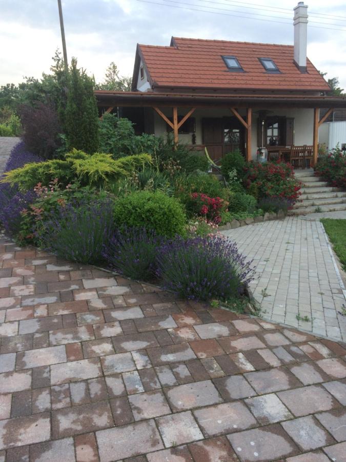 B&B Balatonfüred - Vörösmál Vendégház - Bed and Breakfast Balatonfüred