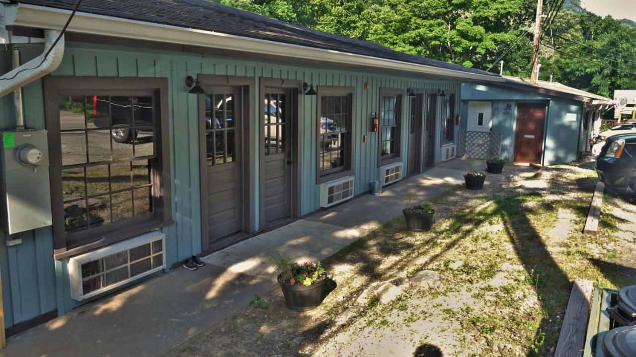 Riverside Lodge at Chimney Rock - B&B Chimney Rock