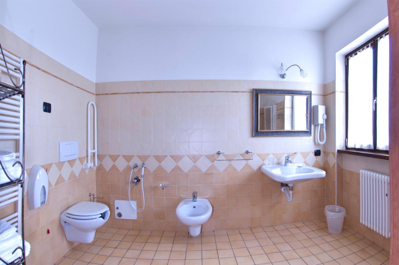 Chambre Lit King-Size - Accessible aux Personnes à Mobilité Réduite