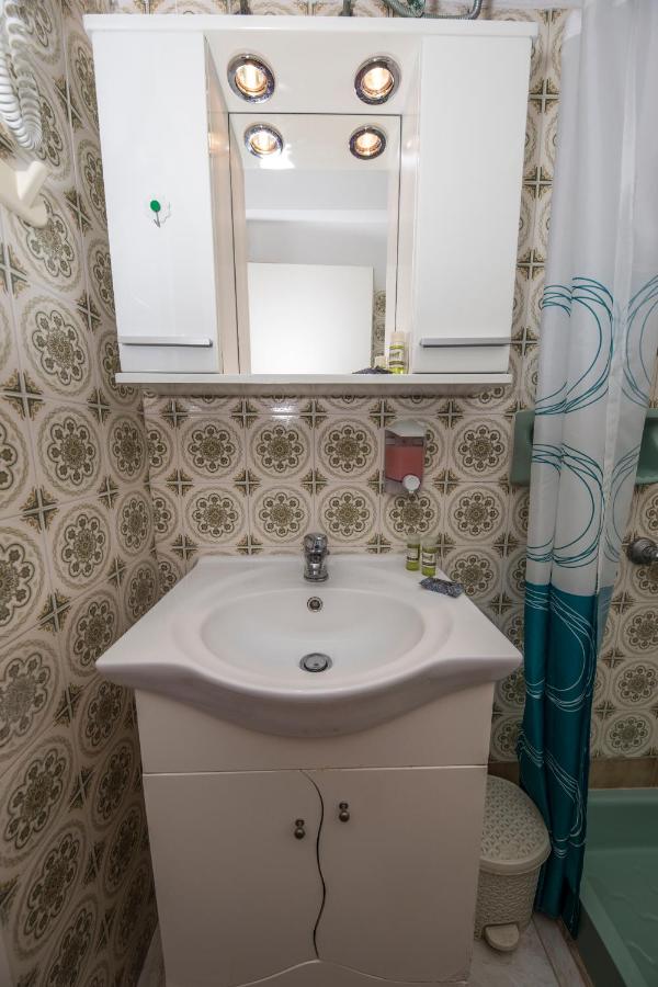 Two-Bedroom Apartment (2-5 Adults)