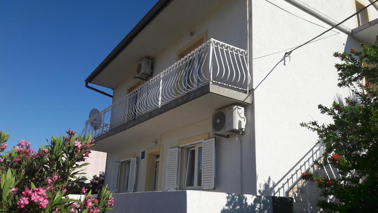 Appartement avec Terrasse - Rez-de-Chaussée