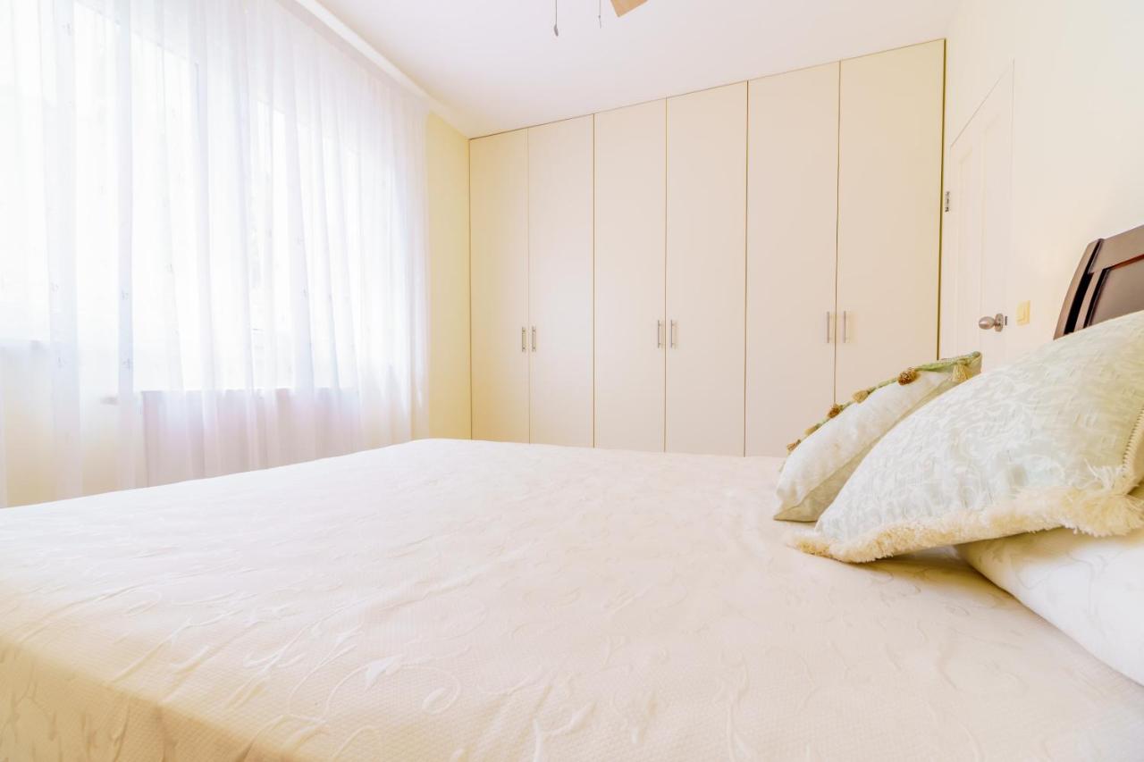 Appartamento con 2 Camere da Letto, Vista Mare e Terrazza