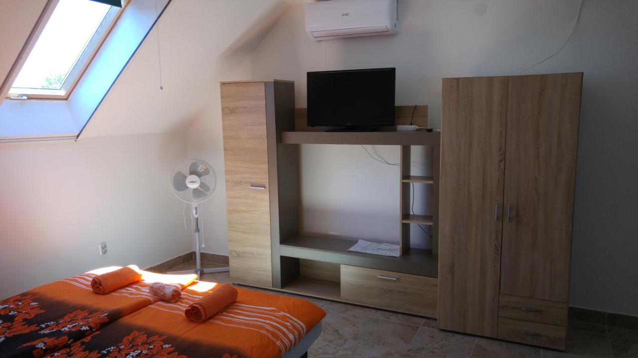 Apartment with Shower