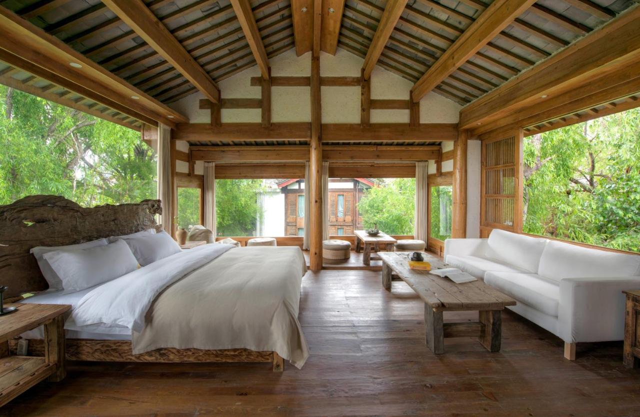 Deluxe King Room with Mountain View