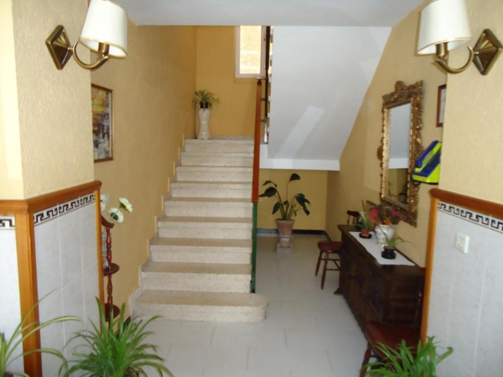 Hostal Los Claveles - B&B Baena