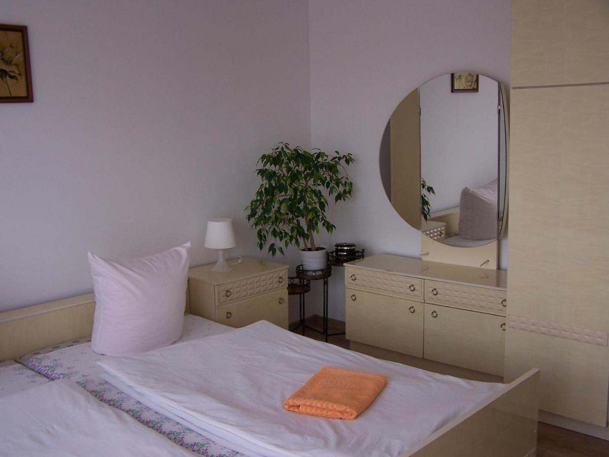 Habitación Doble con baño privado y balcón
