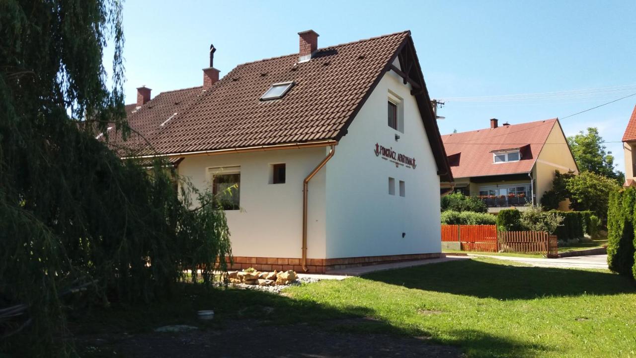 Pongrácz Apartman - B&B
