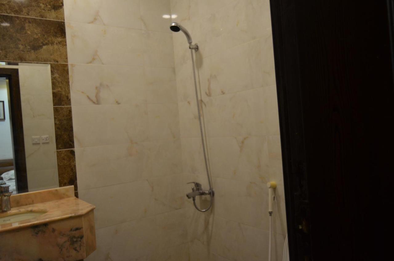 Three-Bedroom Superior Suite with Bait Shaer