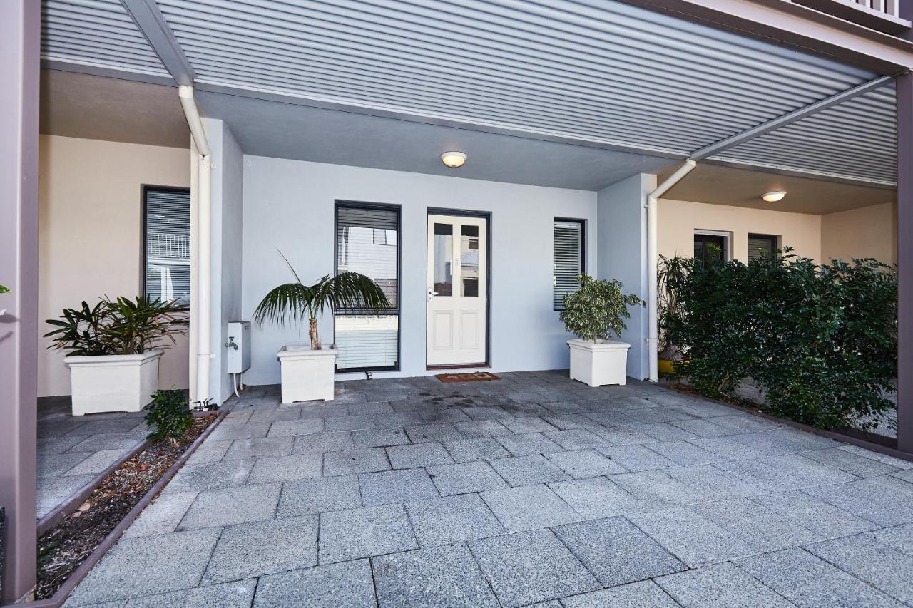 Fremantle Townhouse u/5 - Bed and Breakfast