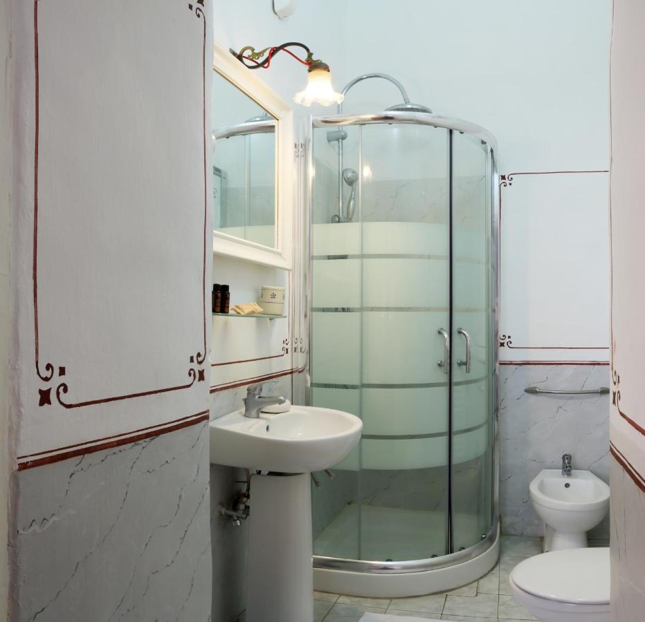 Large Quadruple Room 