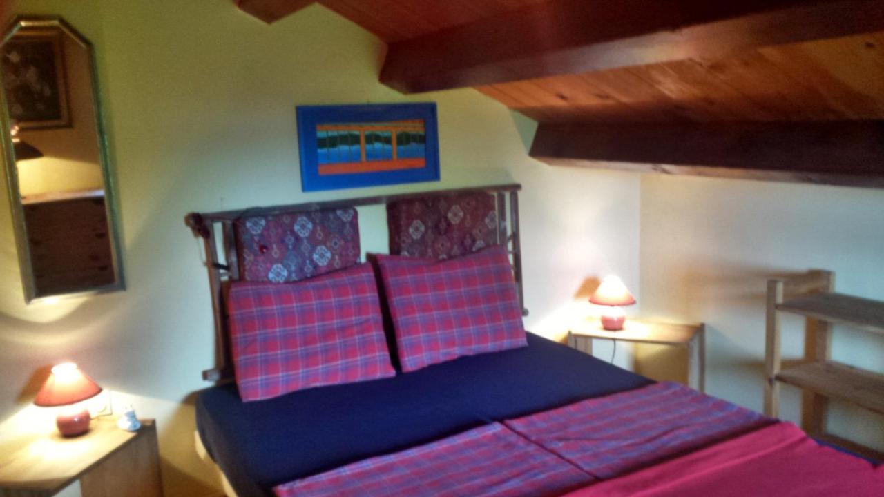 Camera Matrimoniale con Bagno in Comune 