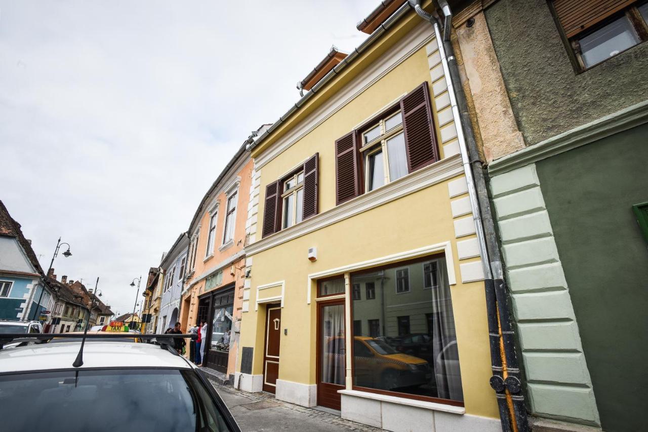 B&B Sibiu - YellowBoot Aparthotel - Bed and Breakfast Sibiu