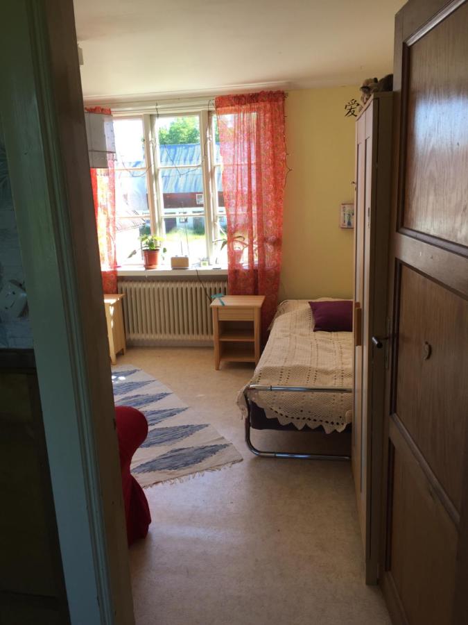Twin Room Mickels with Shared Bathroom (pets allowed) 