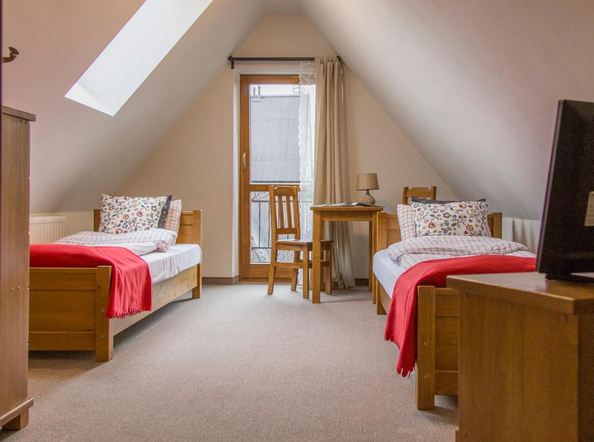 Family Studio (2 Separate Rooms with 2 private Bathrooms) with Balcony - Attic 
