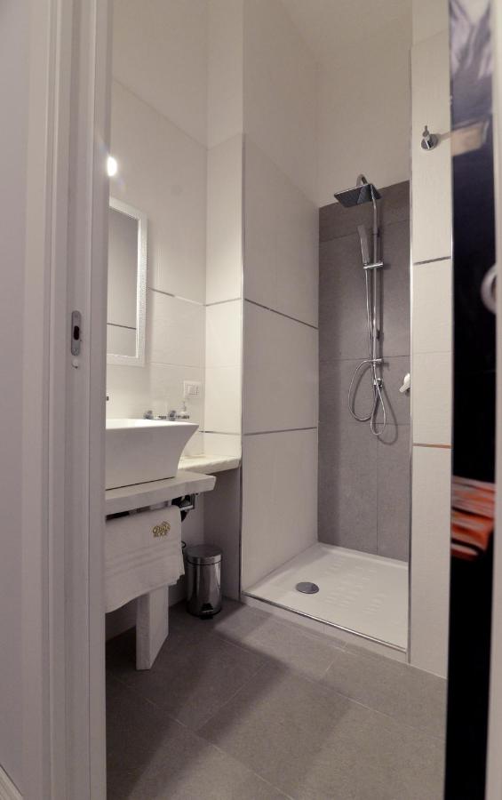 Camera Singola con Bagno Privato