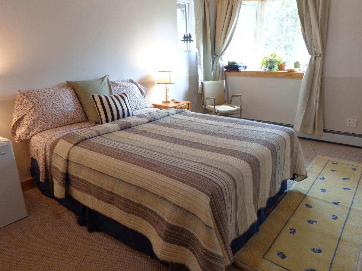 The Snowshoe Hare ~ Queen Bedroom