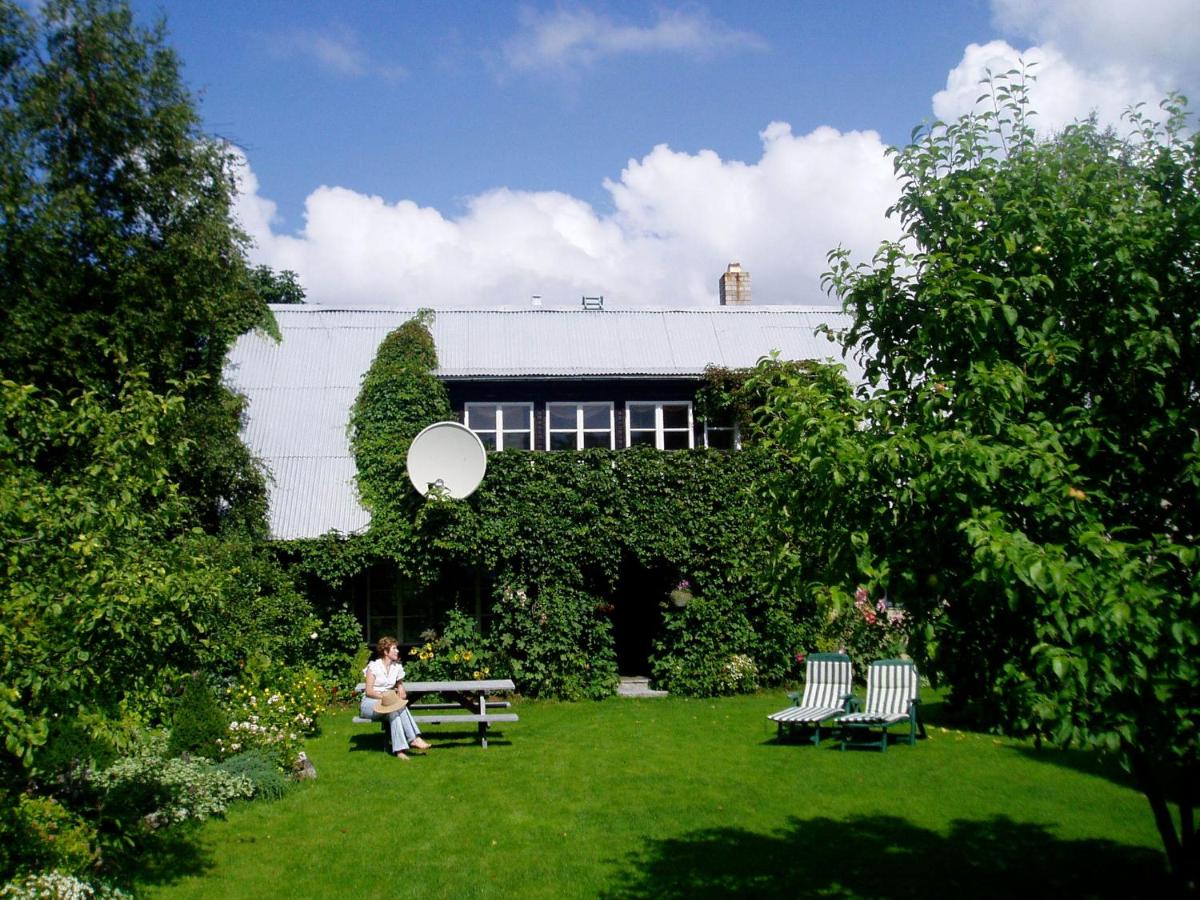 Kaju Guesthouses - B&B