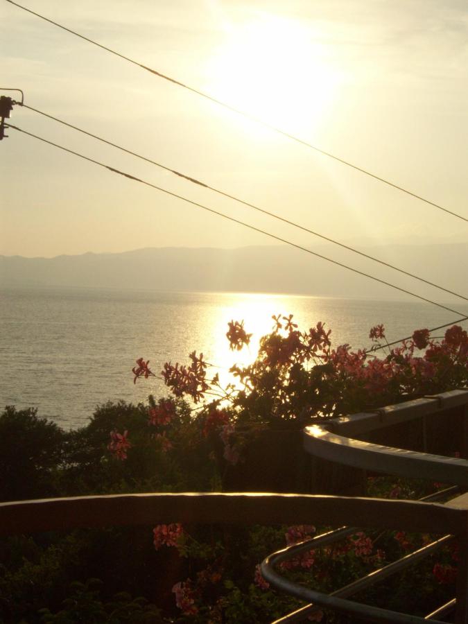 Appartamento Familiare con 2 Camere da Letto e Vista Lago