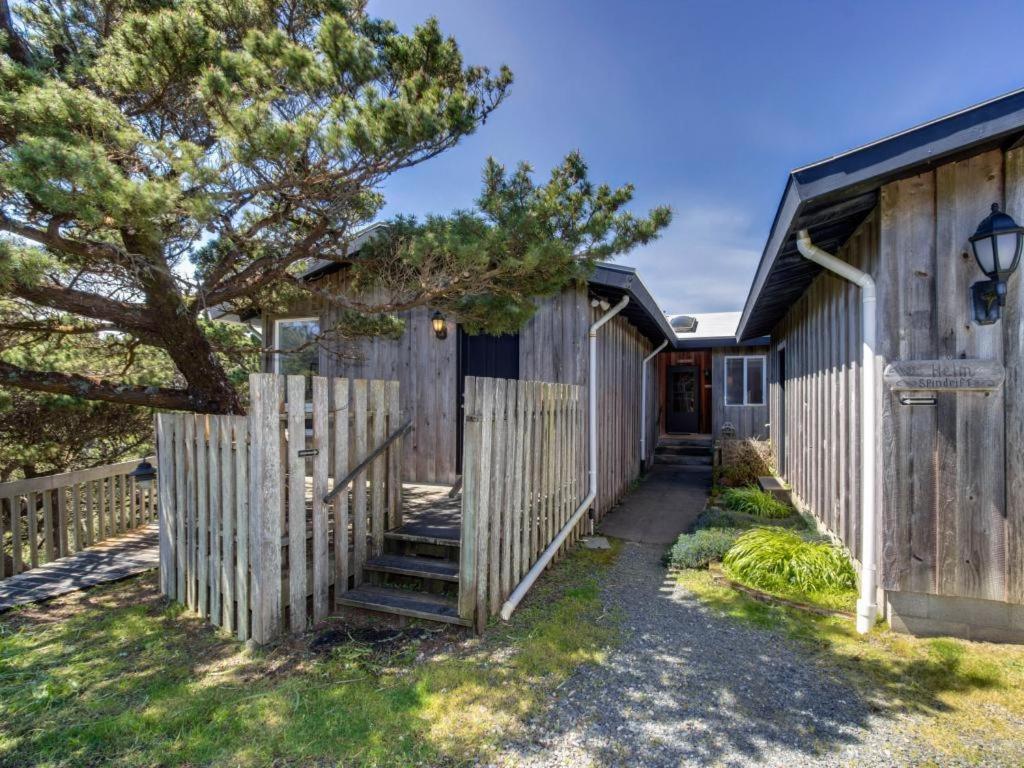 Spindrift Oceanfront Home - The Helm - B&B