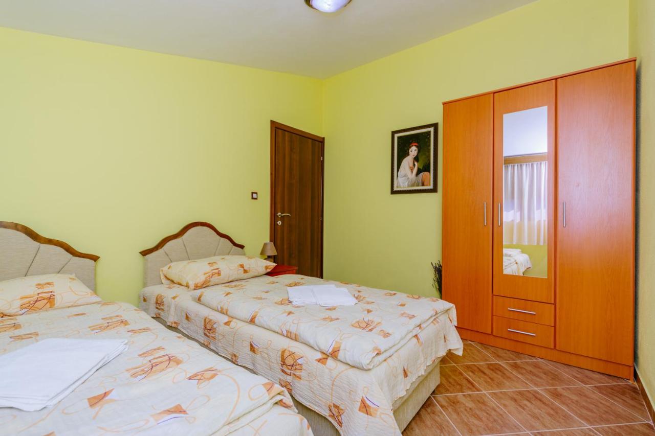 One-Bedroom Apartment with Balcony