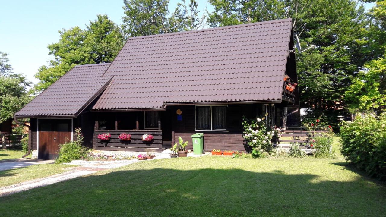 Estavela Holiday home - Bed and Breakfast Jezerce