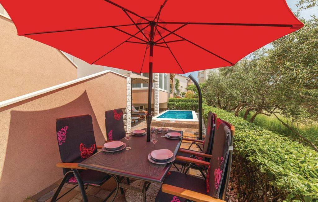 Villa IPM Luxury with private pool - Bed and Breakfast Kutleše