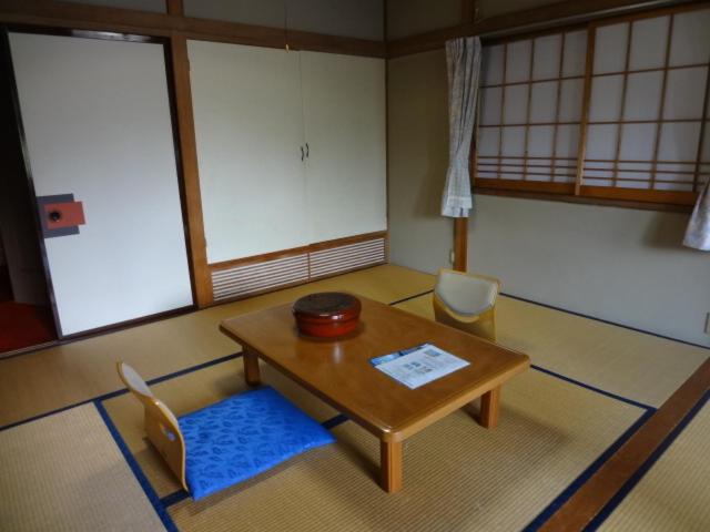 Japanese-Style Twin Room with Shared Bathroom