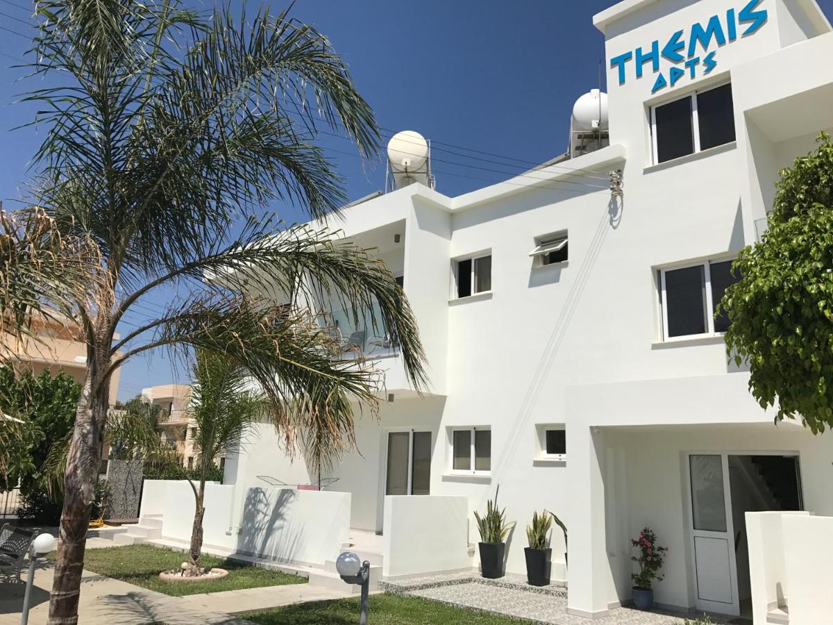 Themis Beach Apartments - Bed and Breakfast Larnaca
