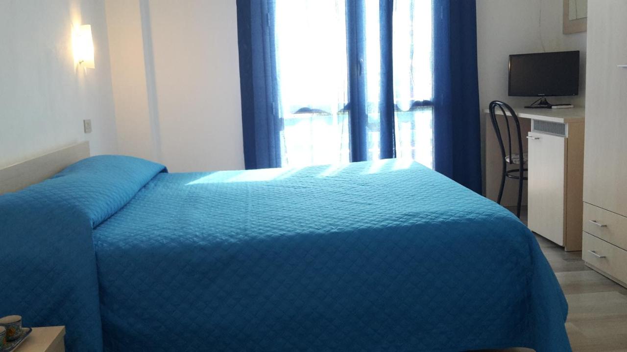 Double Room with Hot Tub and Sea View