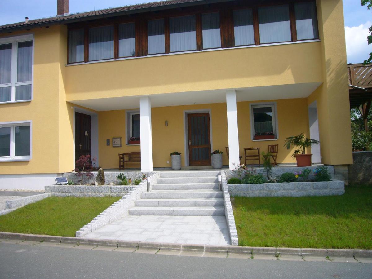 Ferienwohnung im alten Schulhaus - keine Monteure - Ferienwohnung