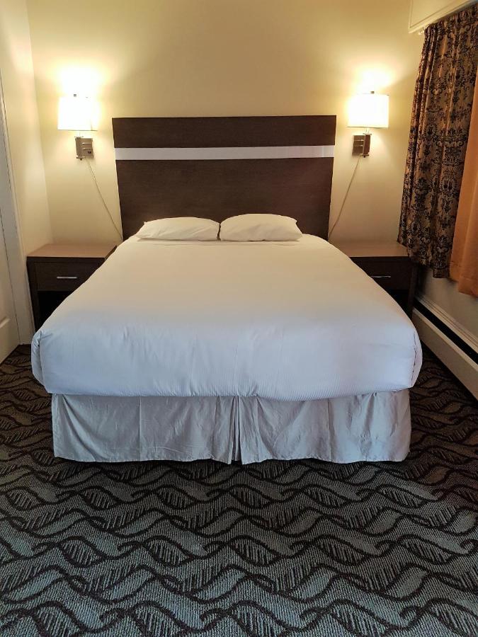 Superior Queen Room with Two Beds