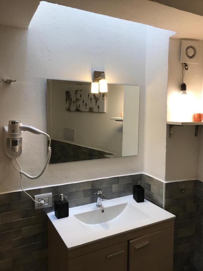 Tweepersoonskamer met een Eigen Externe Badkamer