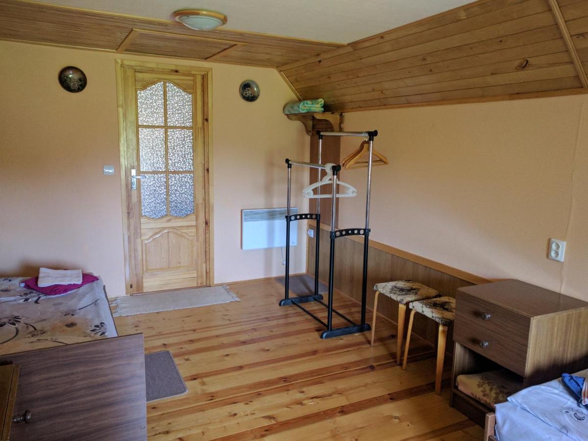 Habitación Triple Básica con baño compartido